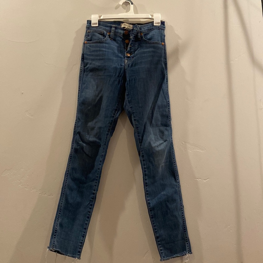 Gently used 10in high rise Madewell button up skinny jeans.